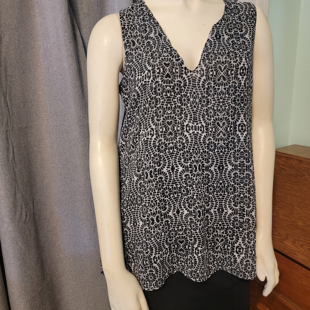 Black‎ and White Patterned Sleeveless Top